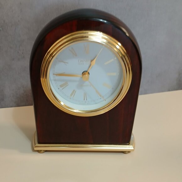 Danbury Mahogony Quartz Tabletop/Mantle Clock-German Movement - Picture 1 of 7